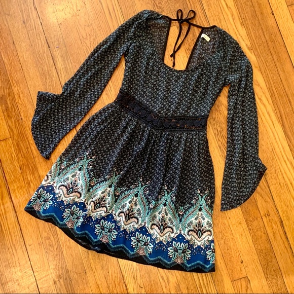 Hollister Dresses & Skirts - Hollister Boho Paisley Low Backless Dress sz XS